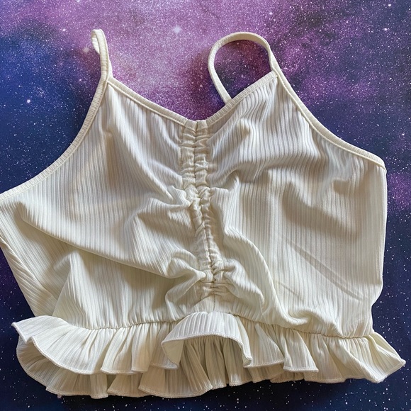 Adorable Ruffled cinched Ribbed Crop top with adjustable straps..  Brand New. - Picture 5 of 11